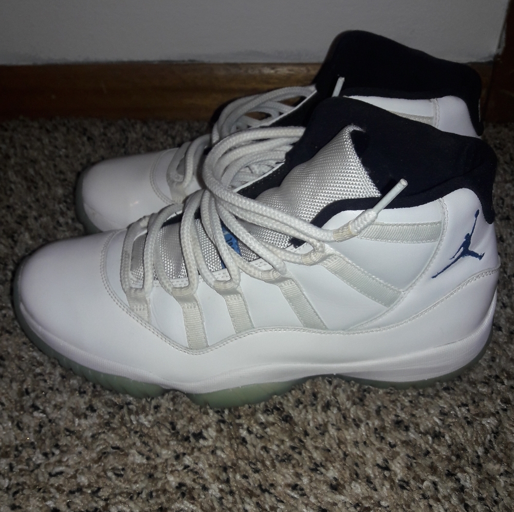 Jordan 11 Columbia